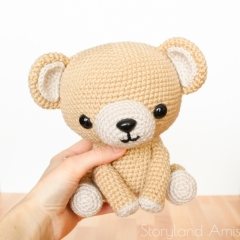 Cuddle-Sized Tristan the Teddy Bear amigurumi pattern by Storyland Amis