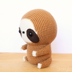 Cuddle-Sized Zippy the Sloth amigurumi by Storyland Amis