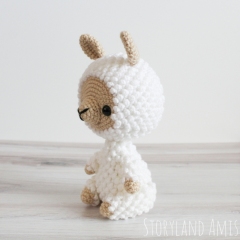 Luca the Llama amigurumi pattern by Storyland Amis