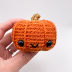 Mini Pumpkins amigurumi pattern by Storyland Amis