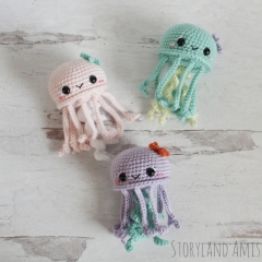 Mochi the Jellyfish amigurumi by Storyland Amis