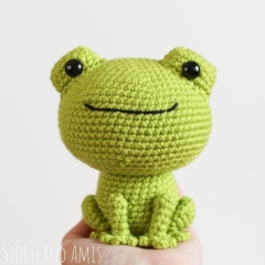 Ribbert the Frog amigurumi pattern by Storyland Amis