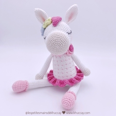 Rosie the horse amigurumi by Khuc Cay