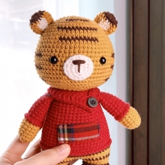 Titou the tiger amigurumi by Khuc Cay
