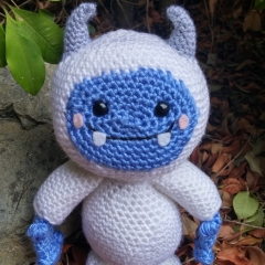 Happy Yeti amigurumi pattern by Enchanthread