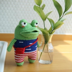 Minimals-Frog amigurumi by Bigbebez