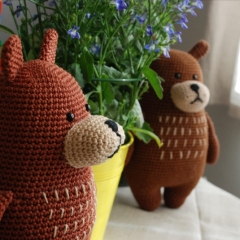 Blaise the big brown bear amigurumi by La Fabrique des Songes