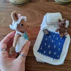 Cute mouse and night wardrobe amigurumi by La Fabrique des Songes