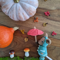 Cute mouse + fall accessories amigurumi pattern by La Fabrique des Songes