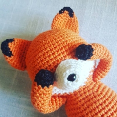 Fergus the fiery fox amigurumi pattern by La Fabrique des Songes