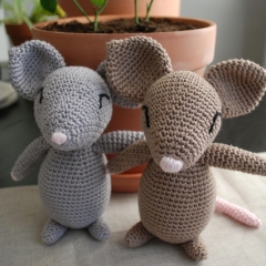 Mariette the mischievous mouse amigurumi pattern by La Fabrique des Songes