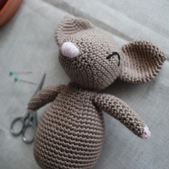 Mariette the mischievous mouse amigurumi pattern by La Fabrique des Songes