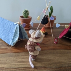 Mouse on camping adventures amigurumi pattern by La Fabrique des Songes