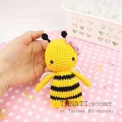 Mini Bee amigurumi pattern by TANATIcrochet