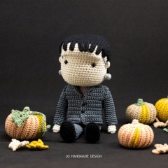 Frankenstein, pumpkins and fallen leaves amigurumi pattern by Jo handmade design