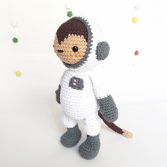 Cleo the astronaut monkey amigurumi by Mongoreto