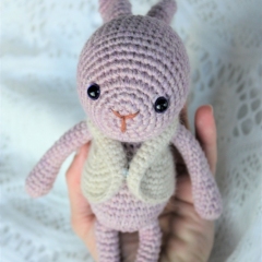 Hope the Bunny amigurumi pattern by Happyamigurumi