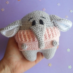 Chubby Elephant amigurumi by Yum Yarn