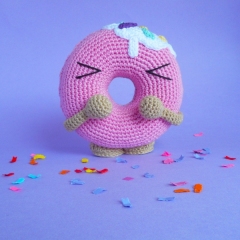 Happy Donut amigurumi pattern by Yum Yarn