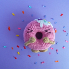 Happy Donut amigurumi by Yum Yarn