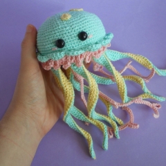 Nelly the Jellyfish amigurumi pattern by Yum Yarn