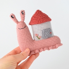 Abigail the Snail amigurumi pattern by Elisas Crochet