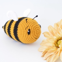 Amy the Squishy Bee amigurumi pattern by Elisas Crochet