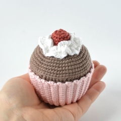 Birthday Cupcake amigurumi by Elisas Crochet