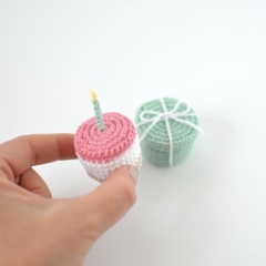 Birthday Piglet amigurumi by Elisas Crochet