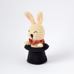 Bunny in a Hat amigurumi by Elisas Crochet