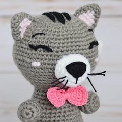 Cat with a Bow amigurumi pattern by Elisas Crochet