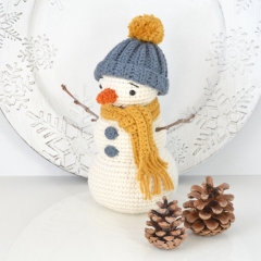 Charlie the cute snowman amigurumi by Elisas Crochet