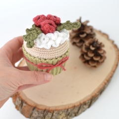 Christmas Cupcake amigurumi by Elisas Crochet