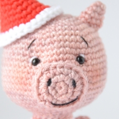 Claus the Pig amigurumi by Elisas Crochet