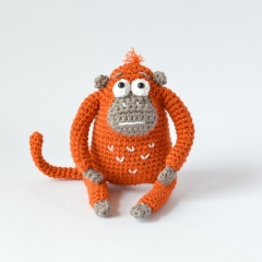 Clyde the Chimpanzee amigurumi pattern by Elisas Crochet