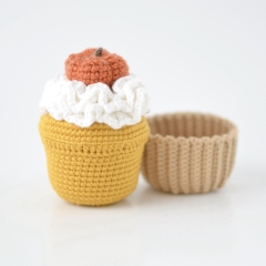Fall Cupcake amigurumi by Elisas Crochet