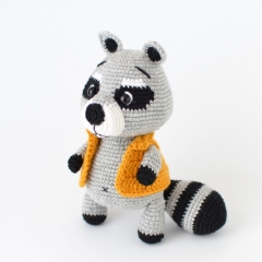 Gigi the Raccoon amigurumi pattern by Elisas Crochet