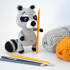 Gigi the Raccoon amigurumi pattern by Elisas Crochet