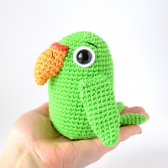 Kyle the Parrot amigurumi pattern by Elisas Crochet