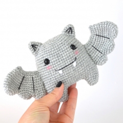 Linette the Bat amigurumi pattern by Elisas Crochet