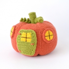 Pumpkin House amigurumi by Elisas Crochet