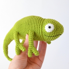 Sinclaire the Chameleon amigurumi pattern by Elisas Crochet