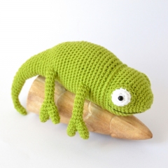 Sinclaire the Chameleon amigurumi by Elisas Crochet