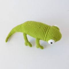 Sinclaire the Chameleon amigurumi pattern by Elisas Crochet