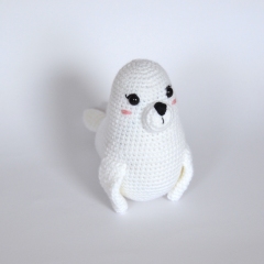 Snowy the Seal amigurumi by Elisas Crochet