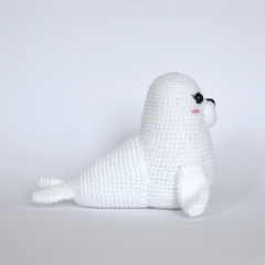 Snowy the Seal amigurumi pattern by Elisas Crochet