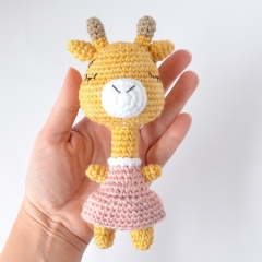 Joanna the Giraffe amigurumi pattern by Elisas Crochet