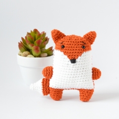 Sunny the Fox amigurumi pattern by Elisas Crochet