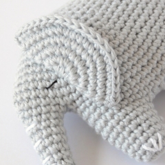 Sweet Elephant amigurumi pattern by Elisas Crochet