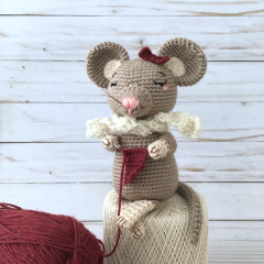 Sweet Olivia the Mouse amigurumi by Elisas Crochet
